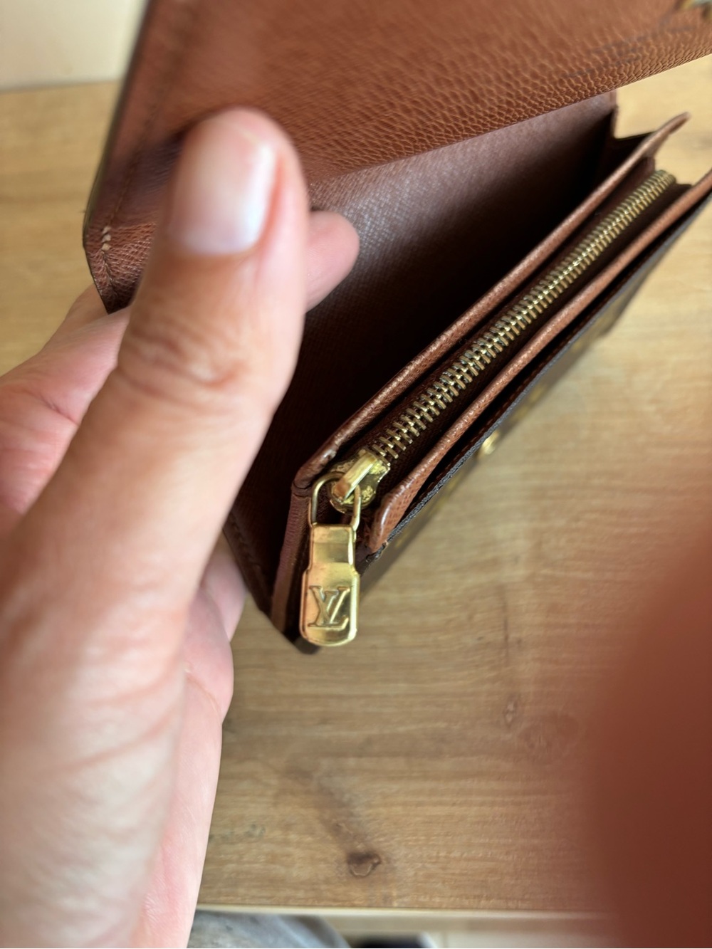 Authentic Louis Vuitton monogram zippy wallet - Picture 4 of 6